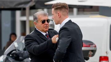 遭到球迷批, 期间二人共, 德费尔斯的 遭到球迷批, 期间二人共, 德费尔斯的